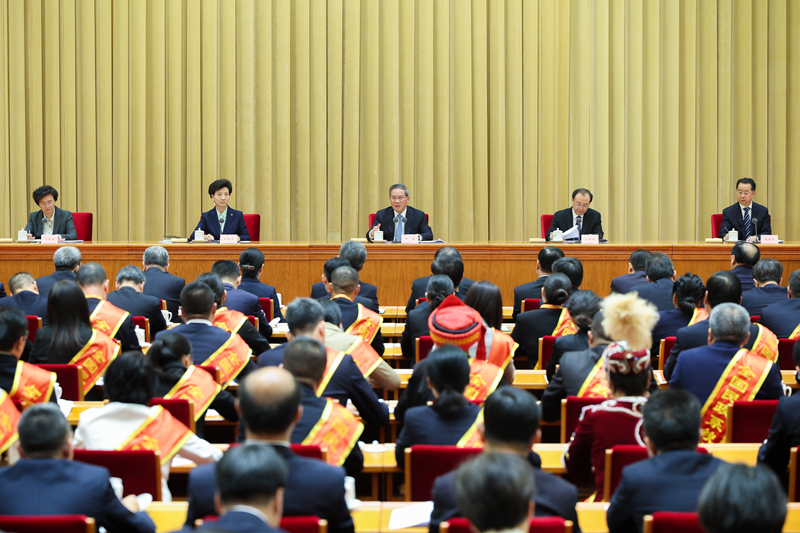 习近平对民政工作作出重要指示:加强普惠性基础性兜底性民生建设 积极主动为人民群众做好事办实事解难事
